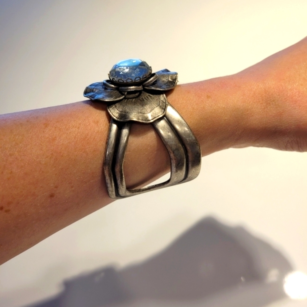 🌸Stunning Pewter Cuff Bracelet